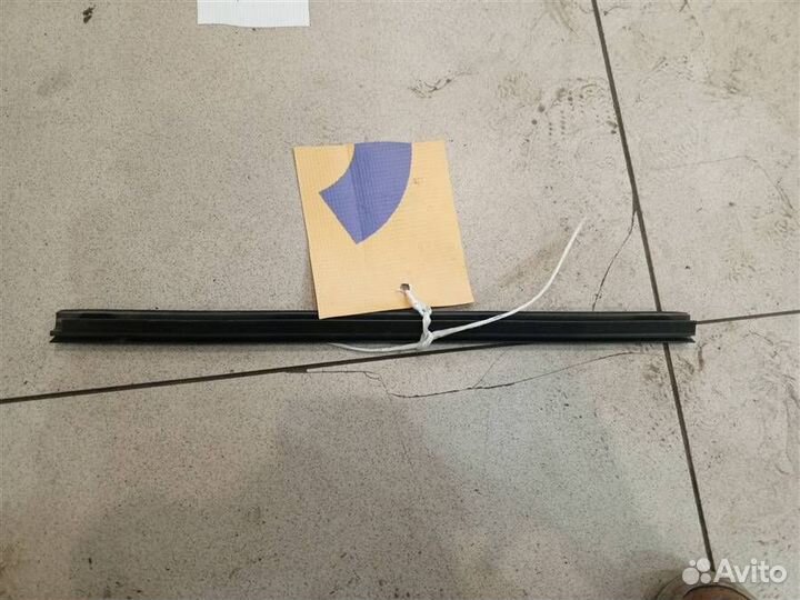 Уплотнитель стекла двери задней левой (бархотка в