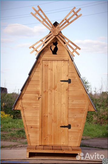 Уличный туалет деревянный