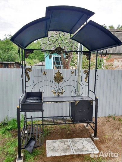 Мангал с крышей