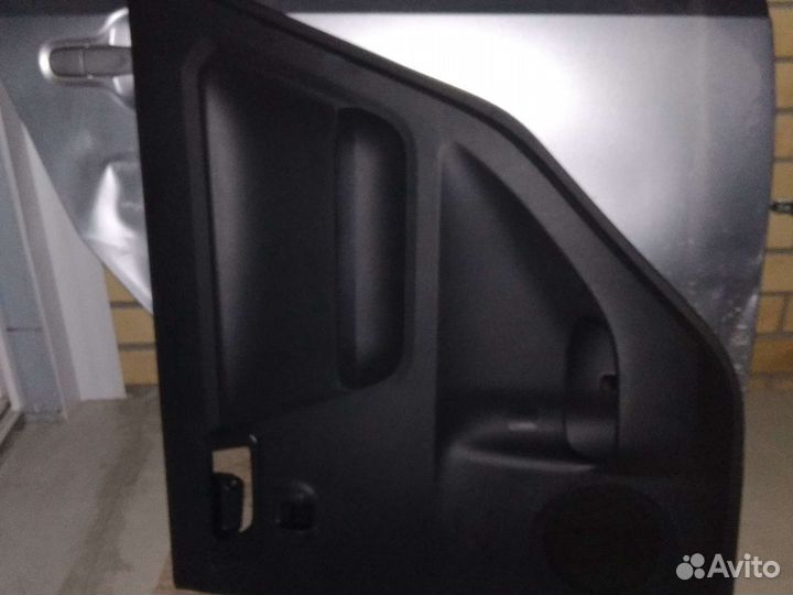 Продаю внутреннюю обшивку двери