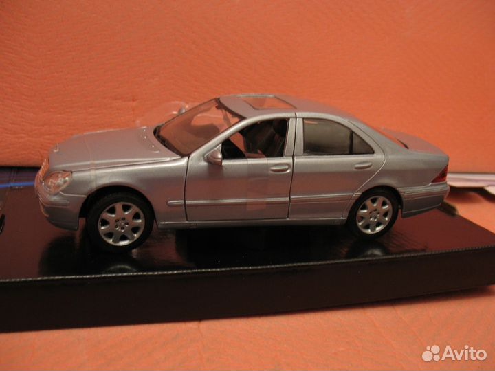 Mодель maisto Mercedes-Benz. М1/24 N34-1