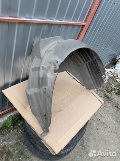 Задний подкрылок Infiniti m35 Y 50