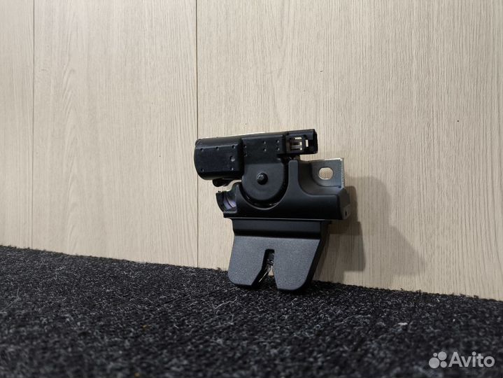 Замок багажника Toyota Premio 240