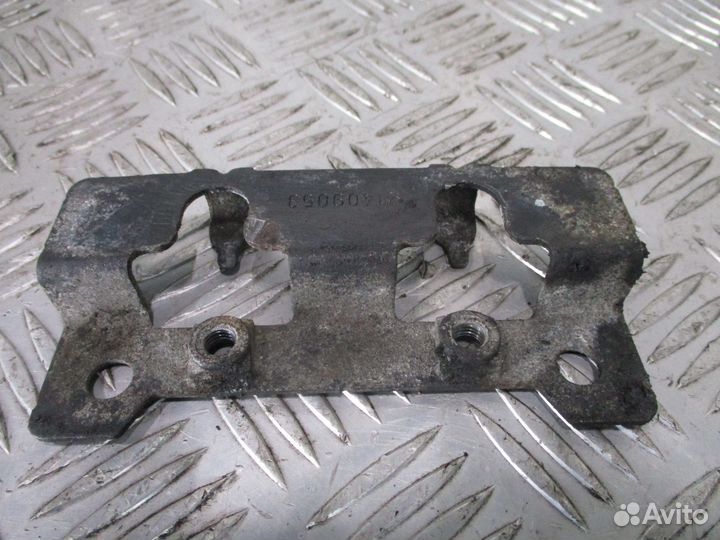 Кронштейн Volvo 21409053