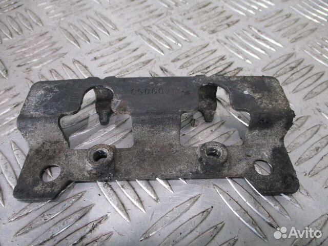 Кронштейн Volvo 21409053