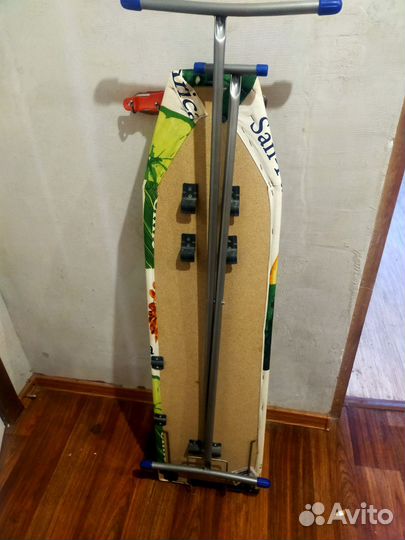 Гладильная доска и утюг