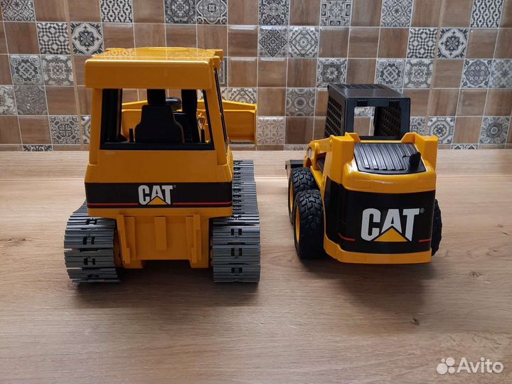 Бульдозер и погрузчик Bruder Caterpillar