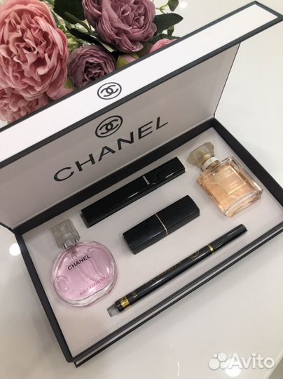 Набор духов и косметики