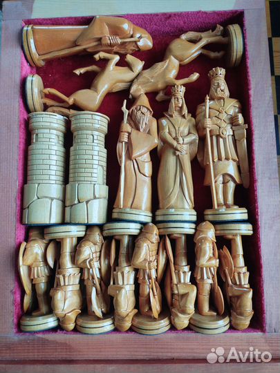 Шахматный стол и шахматы ручной работы