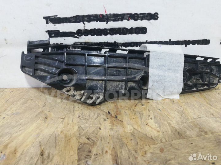 Кронштейн бампера переднего левый Toyota Land Crui