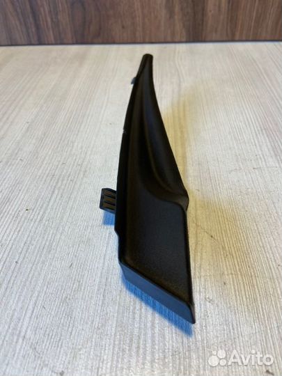 Молдинг лобового стекла правый Toyota Corolla 180