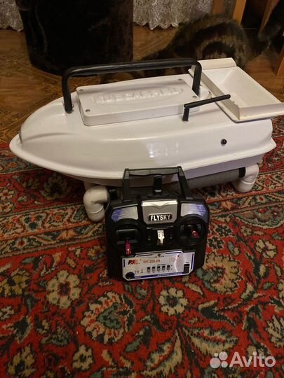 Прикормочный кораблик для рыбалки