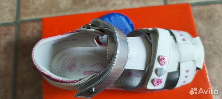 Сандалии для девочки 30 размер новые