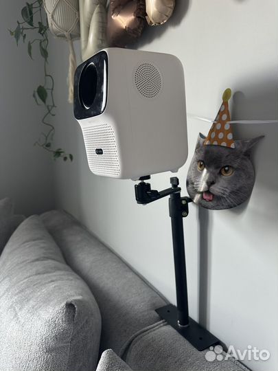 Компоект: проектор, кронштейн, экран