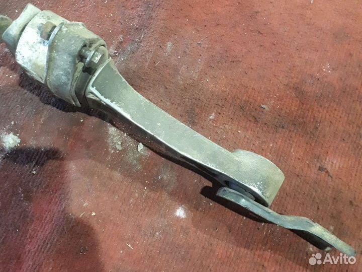 Задний кронштейн двигателя фольксваген гольф 4