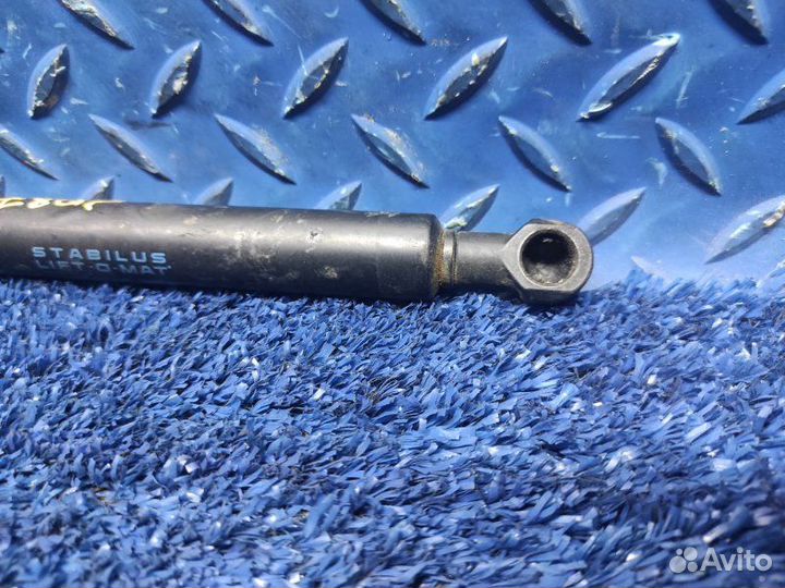 Амортизатор капота Range Rover Vogue 3 L322