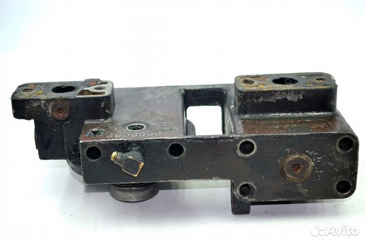 Кронштейн масляного фильтра international 9800