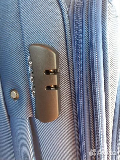 Чемодан на колесах новый