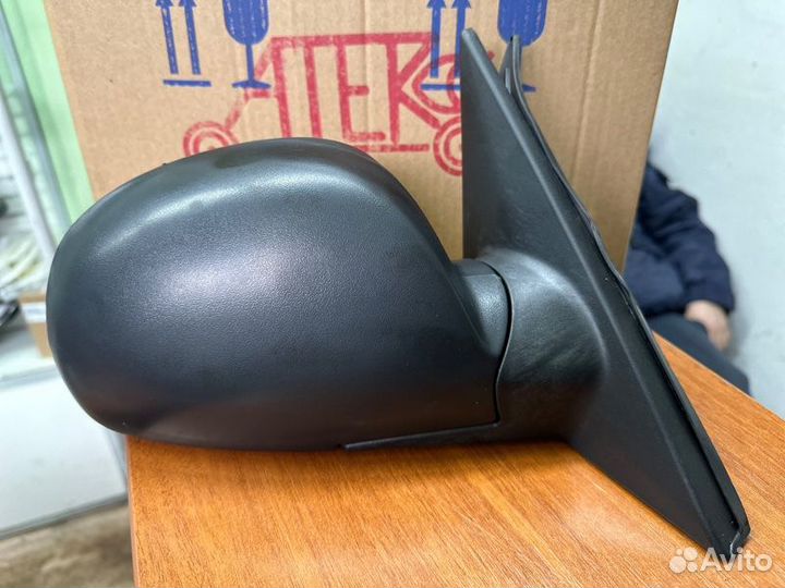 Зеркало правое Hyundai Accent