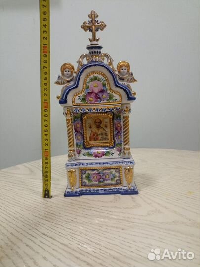 Фарфоровая статуэтка