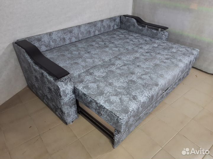 Диван на металлокаркасе