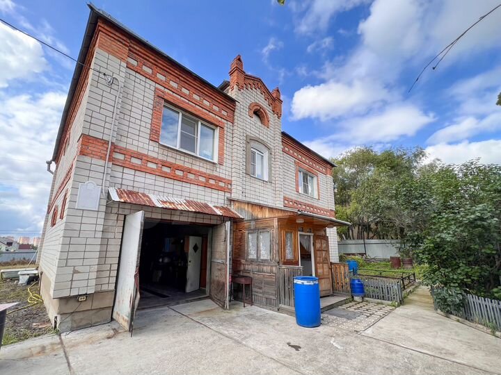 Дом 210 м² на участке 10 сот.