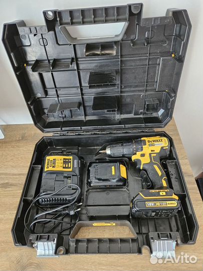 Шуруповерт Dewalt dcd 777 s2t