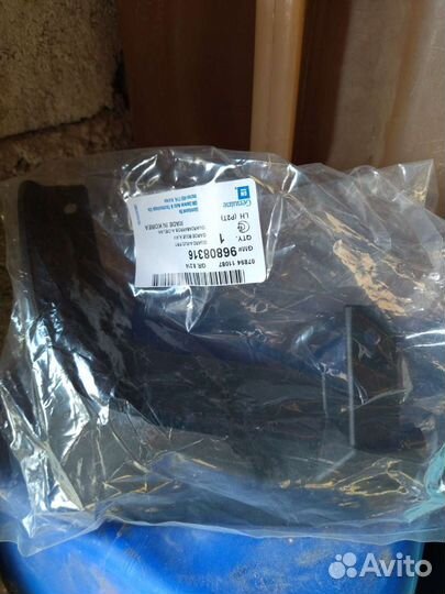 Продам передний левый брезговик от Шевроле Авио