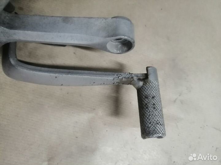 Продам лапку тормоза на Honda VFR 750 1996