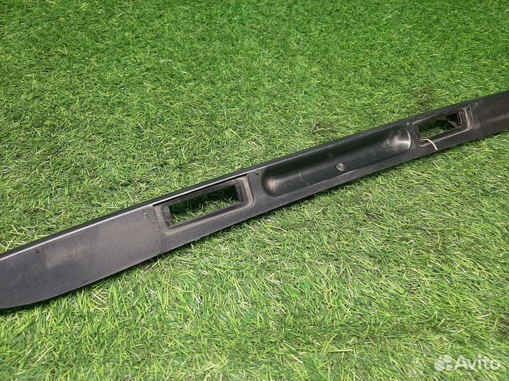 Накладка крышки багажника Ford Focus 1