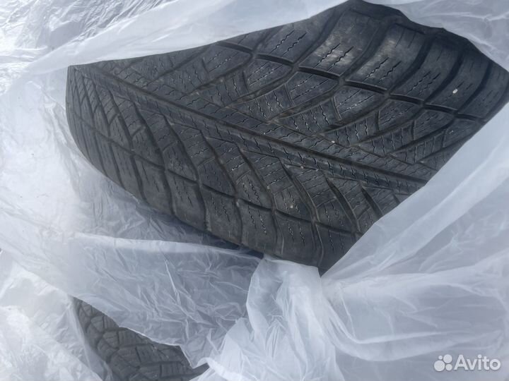 Goodyear UltraGrip 8 Performance 245/45 R18 100
