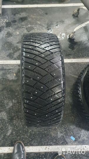 Goodyear UltraGrip 215/55 R17