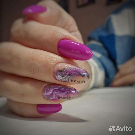 Модель на маникюр