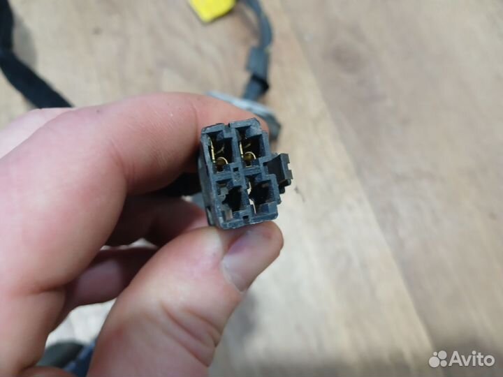 Проводка передней правой двери Hyundai Accent