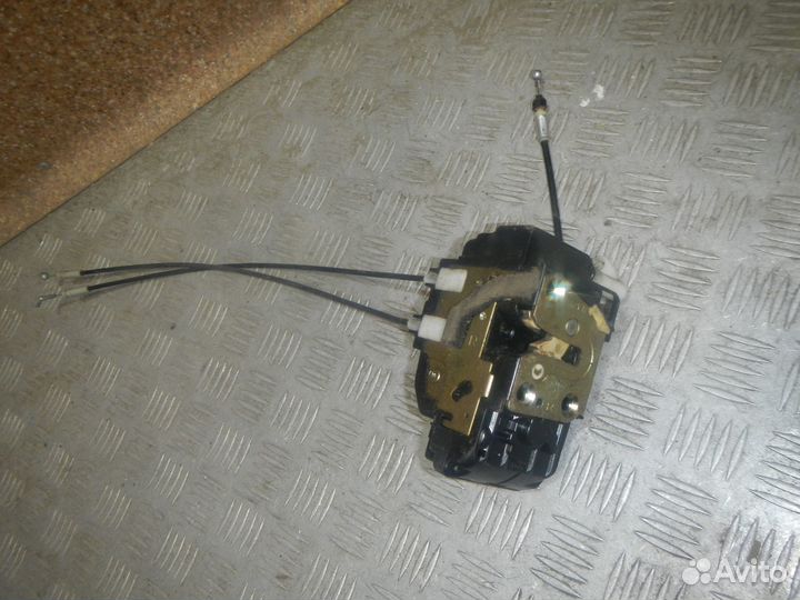 Замок двери передней правой Nissan Micra