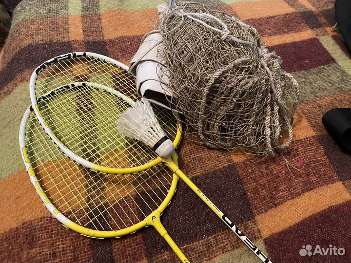 Теннисная ракетка с сеткой для стадиона