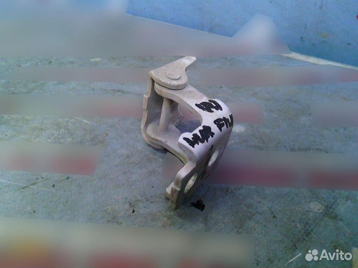 Петля двери передней правой нижняя Renault Fluence