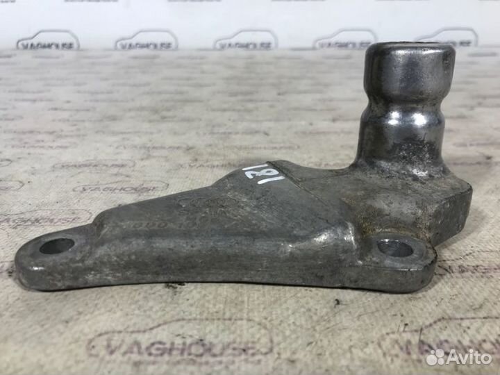 Кронштейн двигателя передний Audi A6 C5 2.8 ACK