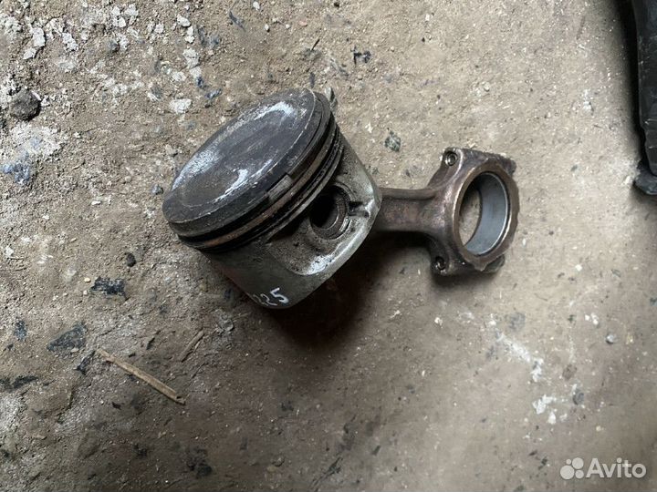 Поршень Volvo S40 1995-2004 1995-2004