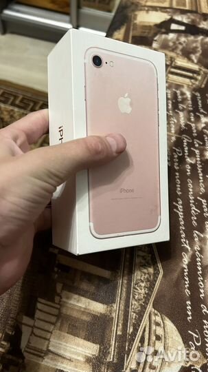 Коробка от iPhone 7 и наушники