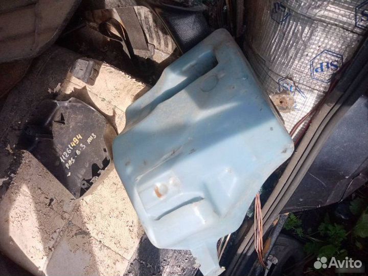Бачок омывателя Volkswagen Passat 1990