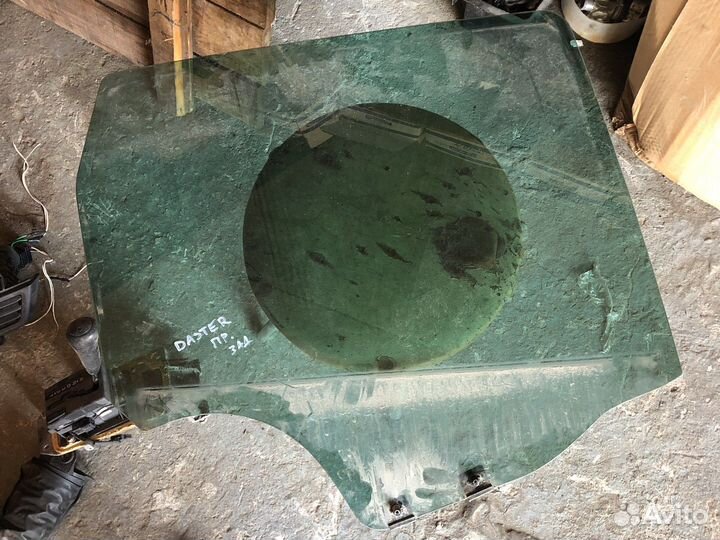 Заднее правое стекло на renault duster