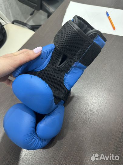 Боксерские перчатки