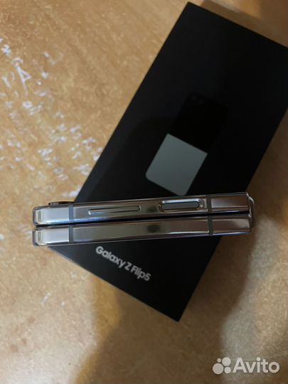 Samsung Galaxy Z Flip5, 8/512 ГБ