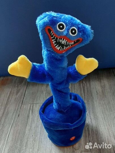 Хаги ваги и киси. Синий, красный и розовый