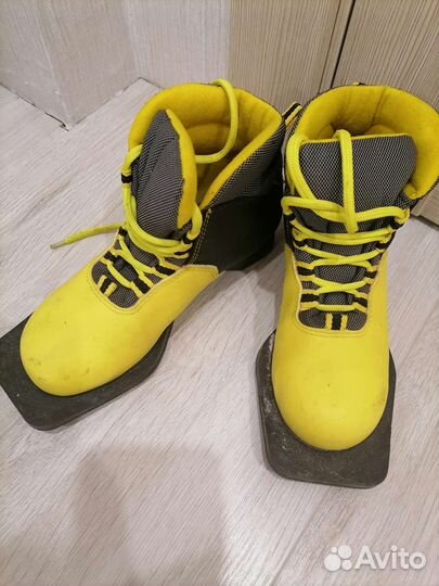 Лыжные ботинки