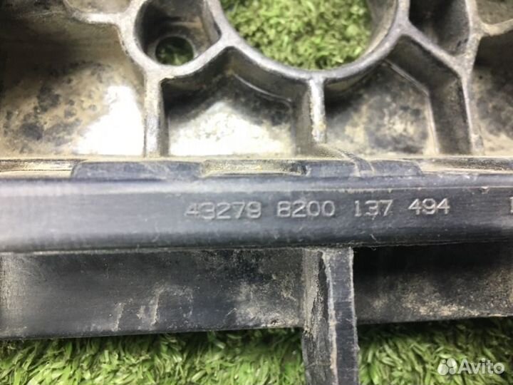 Панель передняя телевизор верх Renault Megane 2