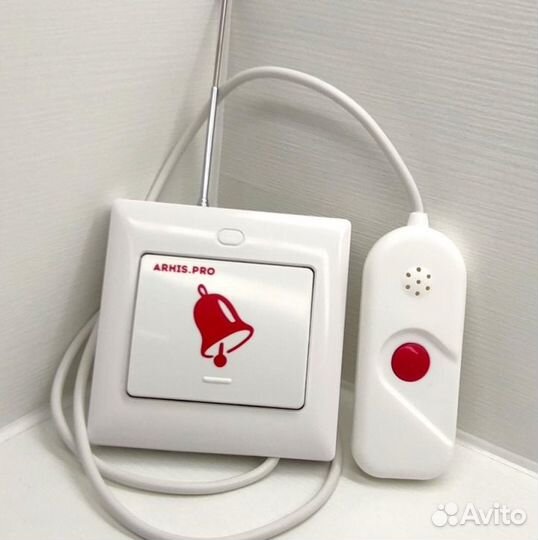 Кнопка вызова персонала с выносной кнопкой в руку