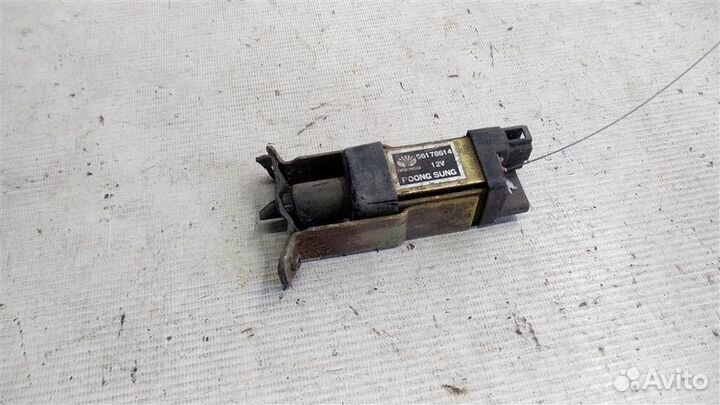 Электропривод замка лючка бака Daewoo Nexia 95-08г