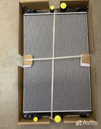 Радиатор охлаждения Mercedes